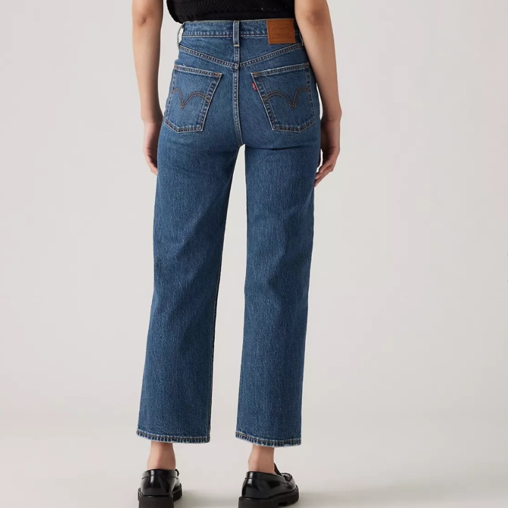 Levi’s ribcage straight size 31, cropped.